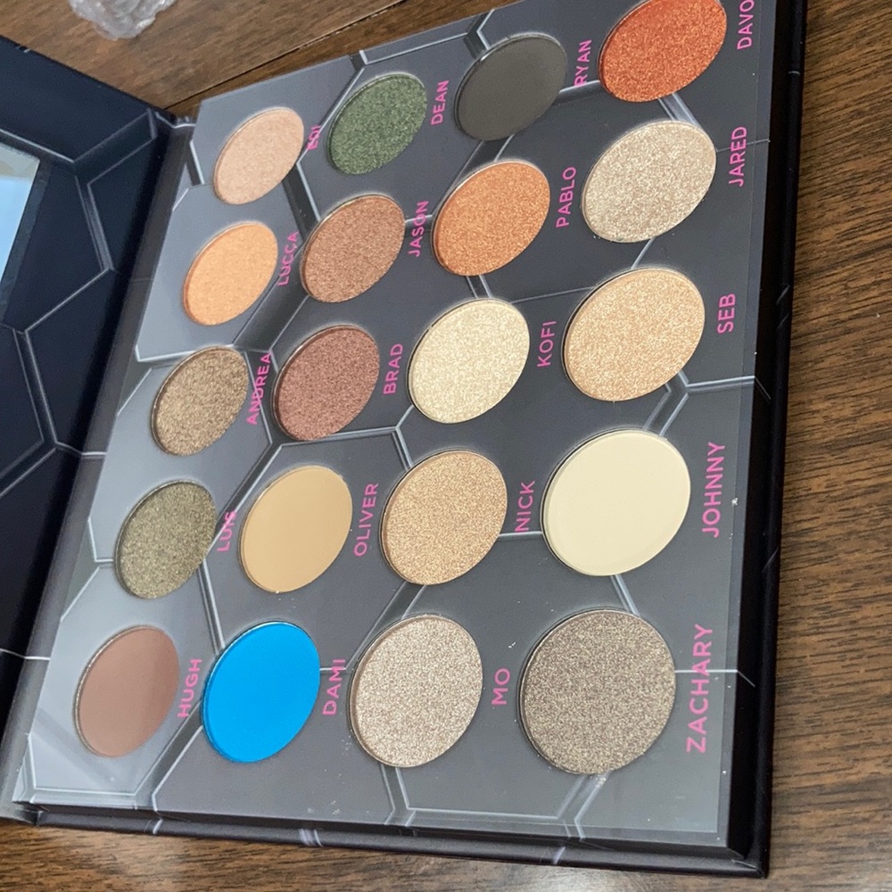 Barbarella Eyeshadow Palette! By BeeBeauty! NWT